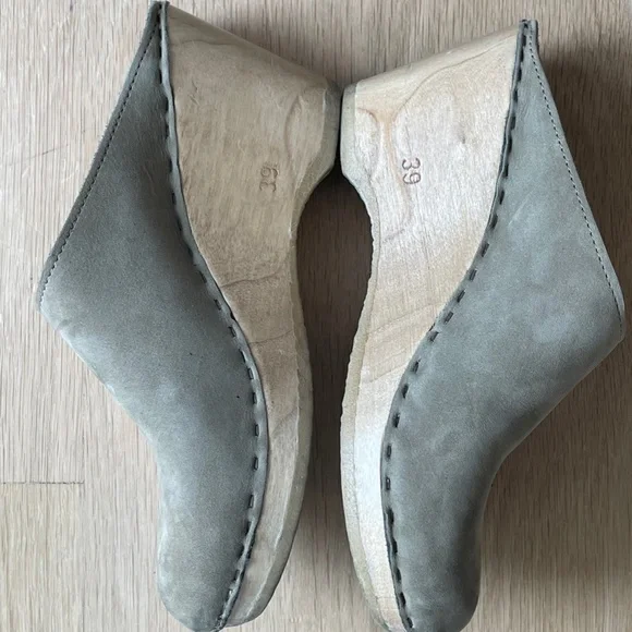 No. 6 Gray and Tan Mules with Wooden Platform - Picture 12 of 13